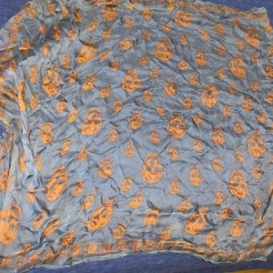 100% authentic Alexander McQueen scull scarf